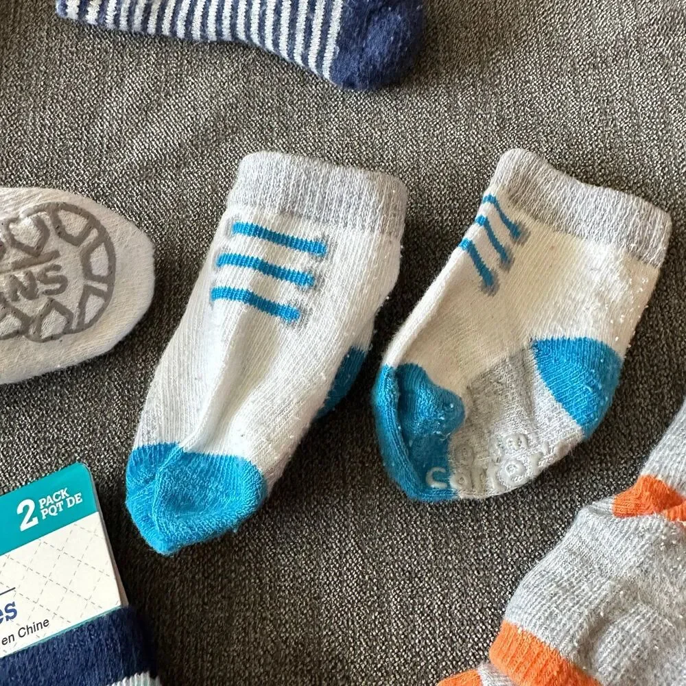 10 pair of infant socks gender neutral 0/6 and 6/12 vans carters circo and more